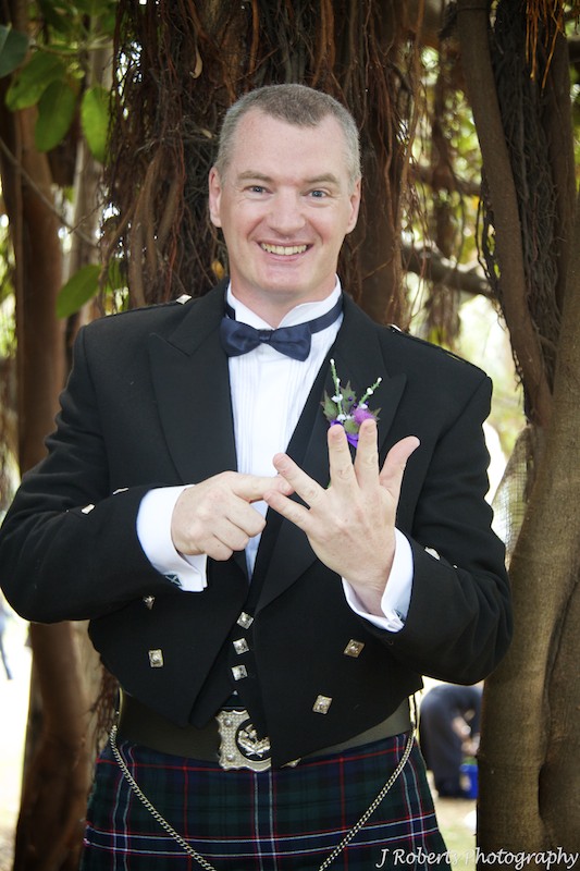 Look no ring yet - wedding photography sydney